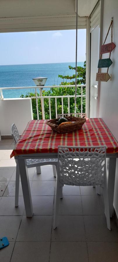 Appartement Studio pieds dans l'eau à Le Gosier  Extérieur photo